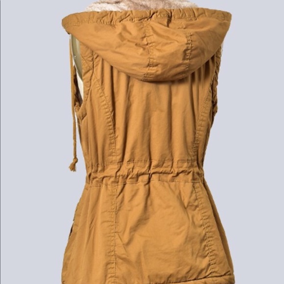 Hooded Fur-lined Utility Vest - Picture 4 of 5